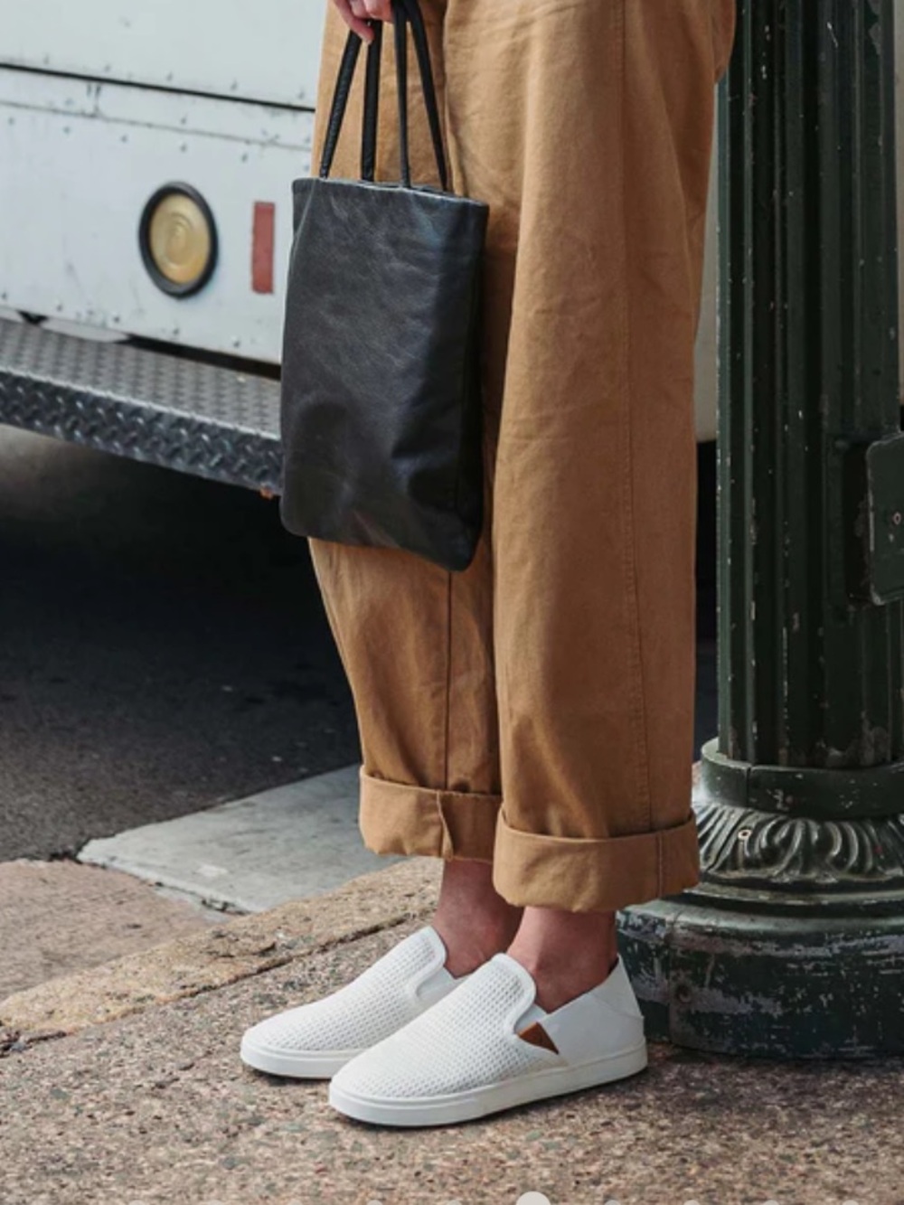 Tommy Bahama Olukai Sneakers/ slip on Shoes